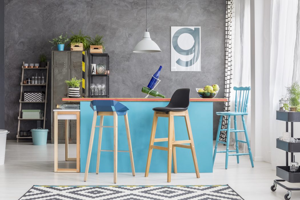 Drewniane stołki barowe na zamówienie